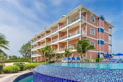 Image de Amazing Beachfront Property 1 Bedroom Suite!