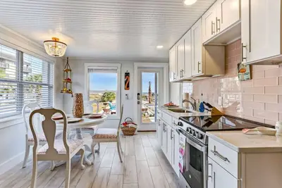 Image de Flamingo Loft | Charming Oceanfront Loft | Multiple Decks | Private Beach Access