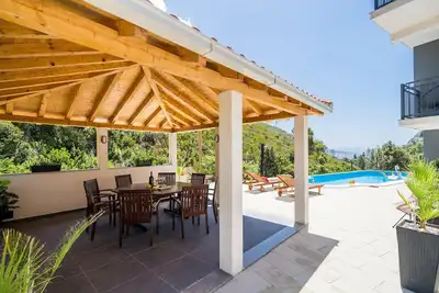 Image de Superbe maison de 5 chambres Ă Trstenik