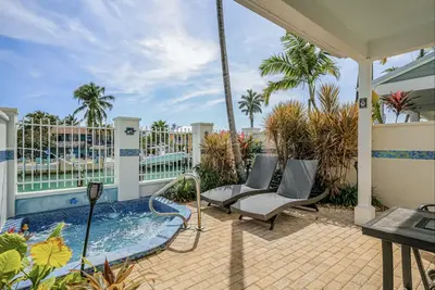 Image de ★Remodeled tropical delight townhome★private plunge pool close to fun activities