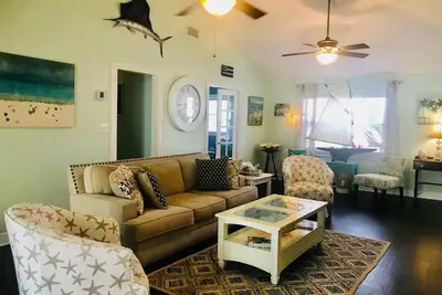 Image de Book for the Super Bowl- Country Beach Cottage- 2/3-2/9- 4 night minimum