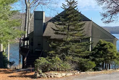 Image de Lakefront, 3 Amazing Decks, Tennis/Pickle Ball, Boat Slip, Hot Tub, Bed Swing\n