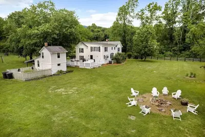 Image de Walk to Old Rag Trailhead - 360 mountain views- hot tub- Shenandoah, Sperryville