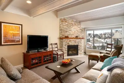 Image de Gondola Getaway Ski In/Ski Out! 2 Bd, 3 Ba, Sleeps 6-8 Pool, Hot Tubs, Sheraton Condo 708