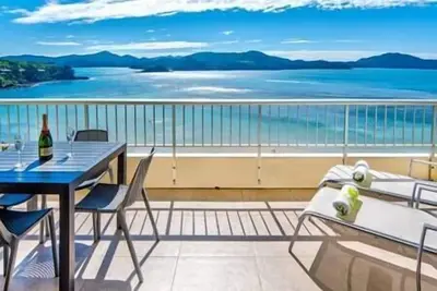 Image de Bright and Airy with Uninterupted Views