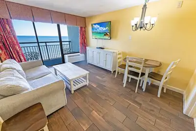 Image de Coastal condo w/ balcony & beach access