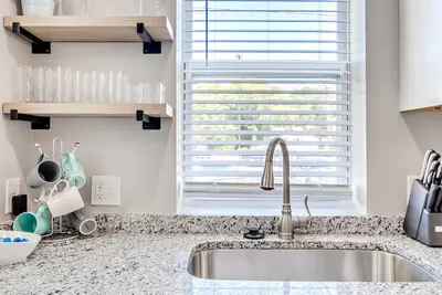 Image de Entire House;  20 min to Beaches, Downtown Charleston, 6 min to Airport, Outlets