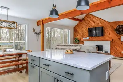 Image de 3 Br Cozy \/\/ Modern Cabin in the White Mountains
