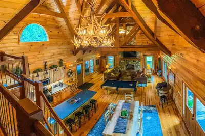 Image de New Twin River Cabin - 3 Bedroom Lodge Cabin - Views Soquee River