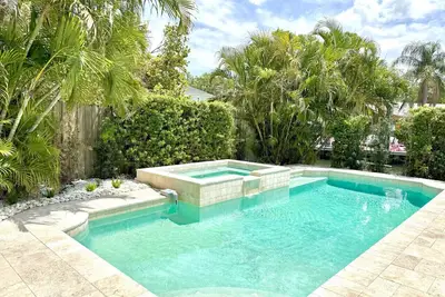 Image de Waterfront Oasis - 4930 W San Rafael St · Tampa Waterfront Pool Oasis