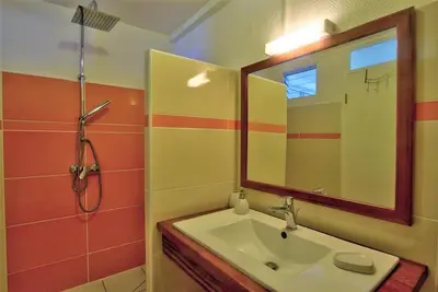 Image de F2 Apartment With Sea View On Ground Floor Villa