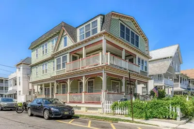 Image de 1 Block from Beach with Ocean Views from Two Levels of Wraparound Porches