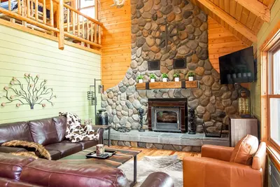 Image de Charming Log Cabin, Lake Views and Kayaking