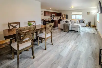 Image de Yellowstone Retreat Rentals U3: two blocks from Yellowstone!