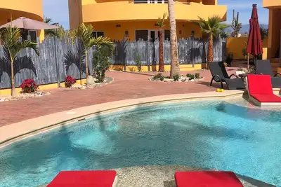 Image de Steps away from the Beach!