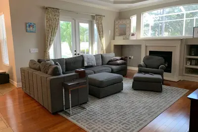 Image de Gorgeous large family home 8 miles from Raymond James Stadium.