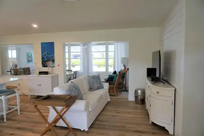 Image de House within minutes to the beach, marina's, and famous Jupiter Lighthouse.