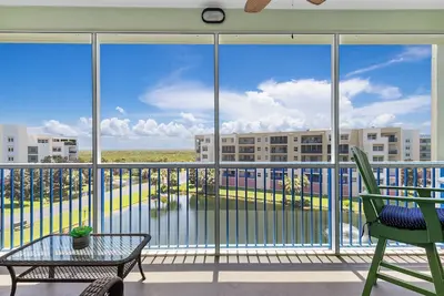 Image de Spacious Oceanwalk Condo with Fifth Floor Views of Estuary and Ocean!