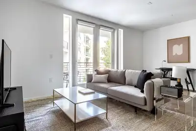 Image de Spacious Campbell 2br w/ Pool, Parking, walk to Groceries, by Blueground