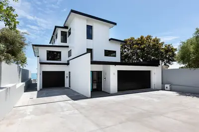 Image de New! ! Oakura Beach Front Apt #1