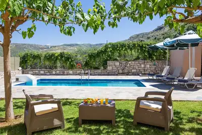 Family Villa with private Pool, childrens Playground and Ping Pong Table