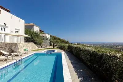 Image de Peaceful Villa with private adults & kids Pool, Ping Pong & Panoramic Views