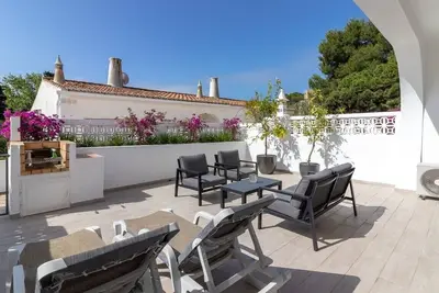 Image de Casa Ferrolho, Ă pied de la plage et du centre de Carvoeiro