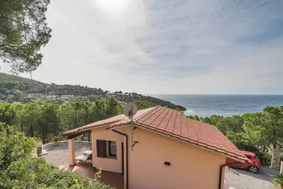 Image de Casa al Mare in a panoramic position on the Gulf of Pareti