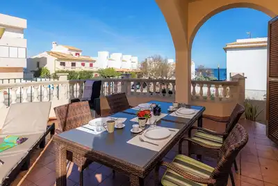 Image de Maison de vacances \"Mes Blanc\" près de la mer avec vue sur la mer, balcon et terrasse