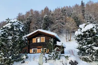 Image de Chalet ça me Suffit, mon petit coin de paradis -Extérieur : petit chalet sur 2 étages pour 2 personn