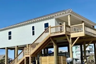 Image de The Shore House - You can't get closer to the water! Great 3 Bedroom!