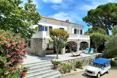 Image de Villa: piscine, bar, pétanque, vue panoramique, à 20mn de la mer