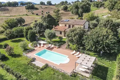 Image de Maison avec jardin clôturé, piscine privée et climatisation à 1 km de village