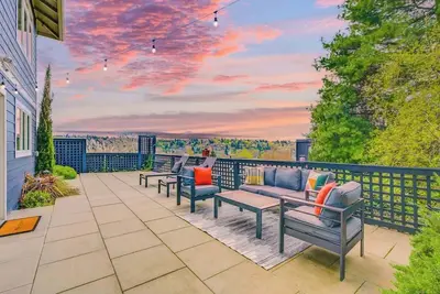 Spacious Fremont Duplex near Lake Union Seattle