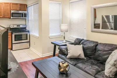 Image de Historic Apt 🎨 Near Arts District 🎨 Walkable Near Downtown
