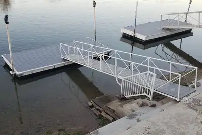 Image de House on the River