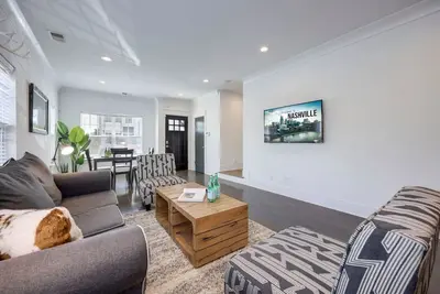 Image de 10 Mins To Broadway - Stunning Townhome