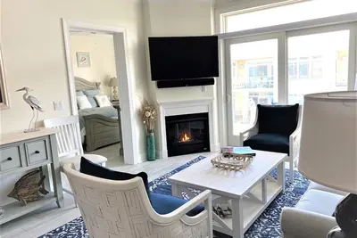 Image de 4 Bedroom Upscale Condo 1 Block to the Ocean