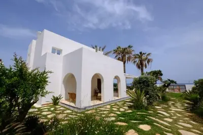 Image de Villa Acquamarina with private access to the beach