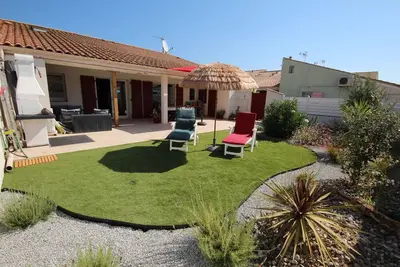 Image de Spacieuse et belle villa climatisée pour 8\/9 couchages, Wifi, résidence avec piscine, 250 m de. . .