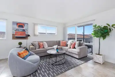Image de Cheerful condo with a pool, high-speed WiFi & private gas grill