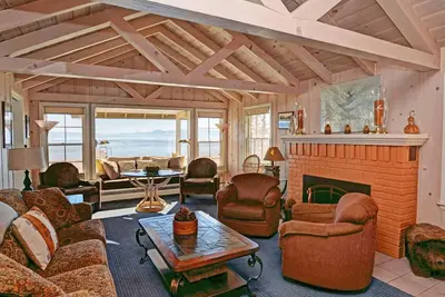 Image de Charming Lakefront Cabin Complex, with Pier/Buoy, Sandy Beach, shared Deck & Dog Friendly