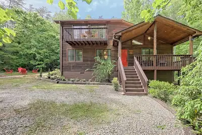 Image de Ruby Charm 5br Cabin near Helen Main St, Anna Ruby Falls & Tanglewood! 🍁