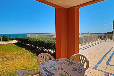 Studio Cabine à Sète: Terrasse, Jardinet, Piscine et Parking Privé à Proximité de la Mer