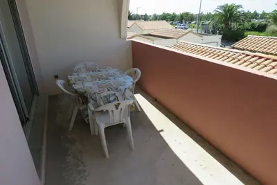 Charmant T2 rénové avec terrasse et parking à Sète, à 50m de la plage