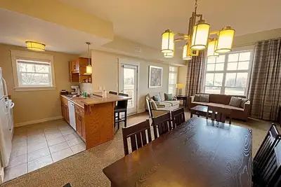 Image de Spacious Blue Mountain 2 Storey - Wifi, Linens, Pool