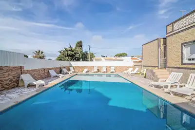 Image de Appartement 'T2 Anastácio com vista Piscina' avec balcon, piscine partagée et jardin