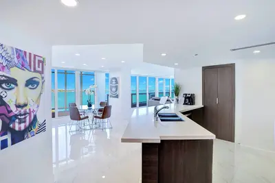 Image de Feels Like Summer! Panoramic Water Views, 3 Miles to South Miami Beach!