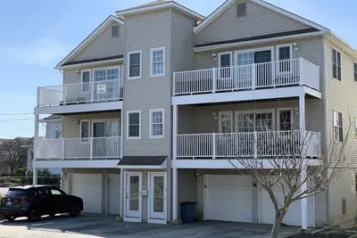 Image de Beautiful Renovations located just steps from the Boardwalk and Beach!