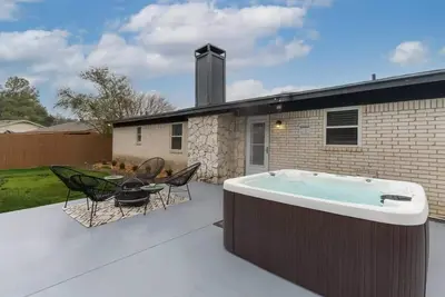 Image de Texas Designer Home with Private Hot Tub and Pool!